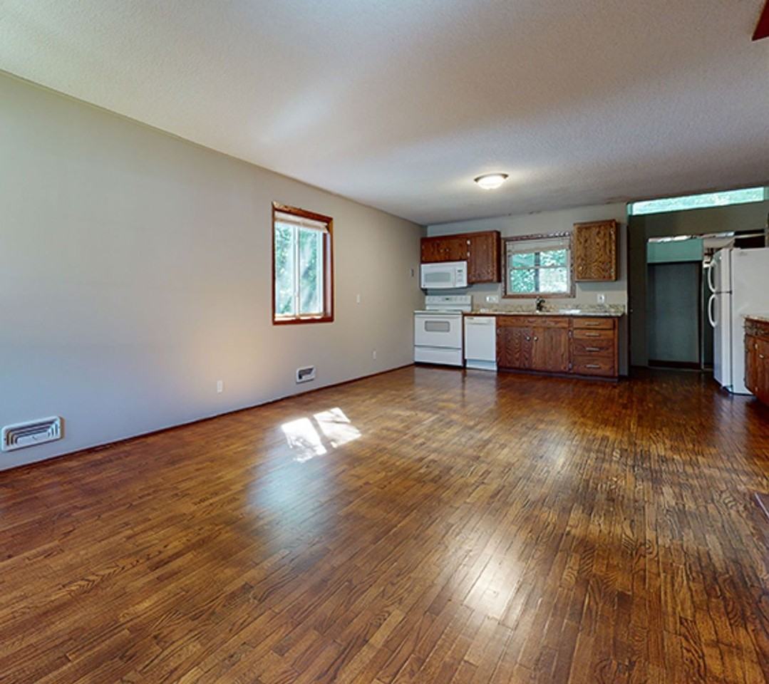 1085 Southeast 18th Avenue - Photo 4 of 6