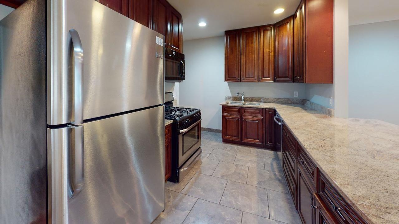 1097 25th Ave Se - Photo 4 of 11