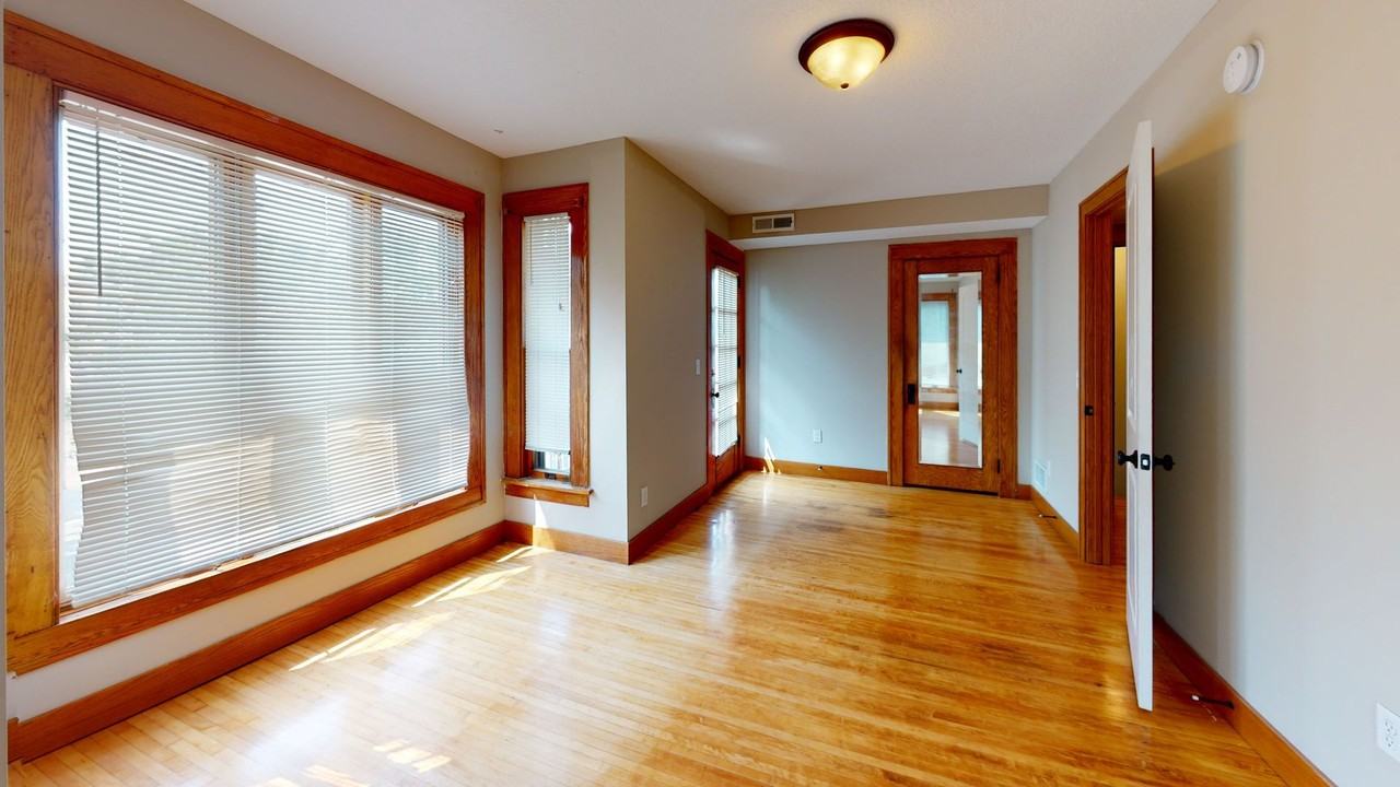 1105 6th St Se - Photo 4 of 13