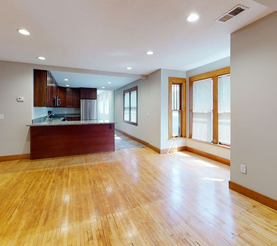 1107 6th St Se - Photo 5 of 6
