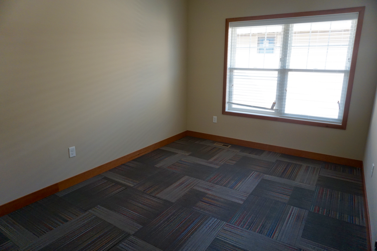 1109 8th St SE - Photo 2 of 5