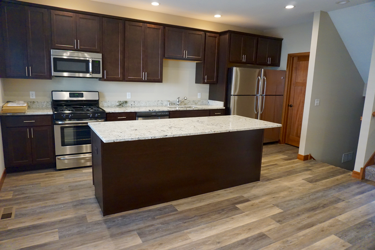 1109 8th St SE - Photo 4 of 5