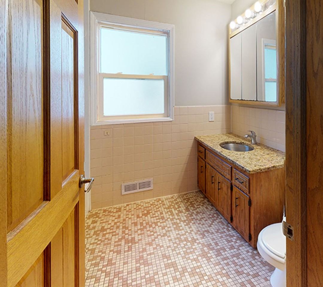 1201 Como Ave Se - Photo 2 of 8