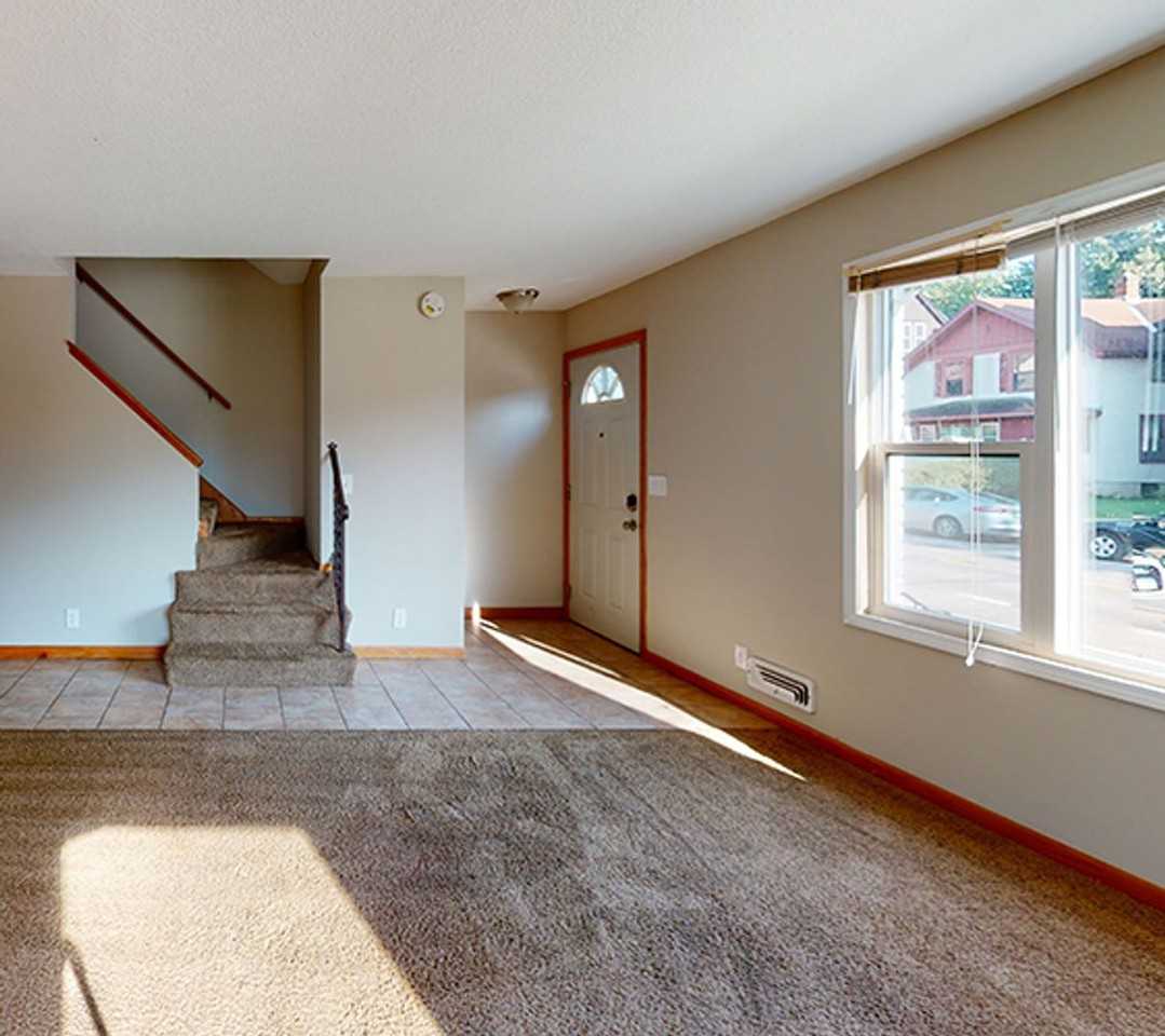 1201 Como Ave Se - Photo 5 of 8