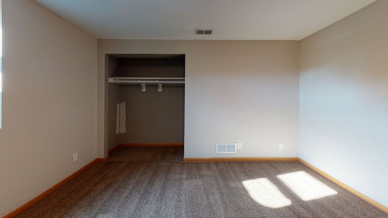 1201 Como Ave Se - Photo 6 of 8