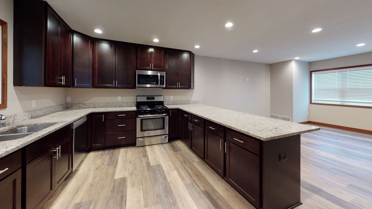 1509 Rollins Ave Se - Photo 2 of 11