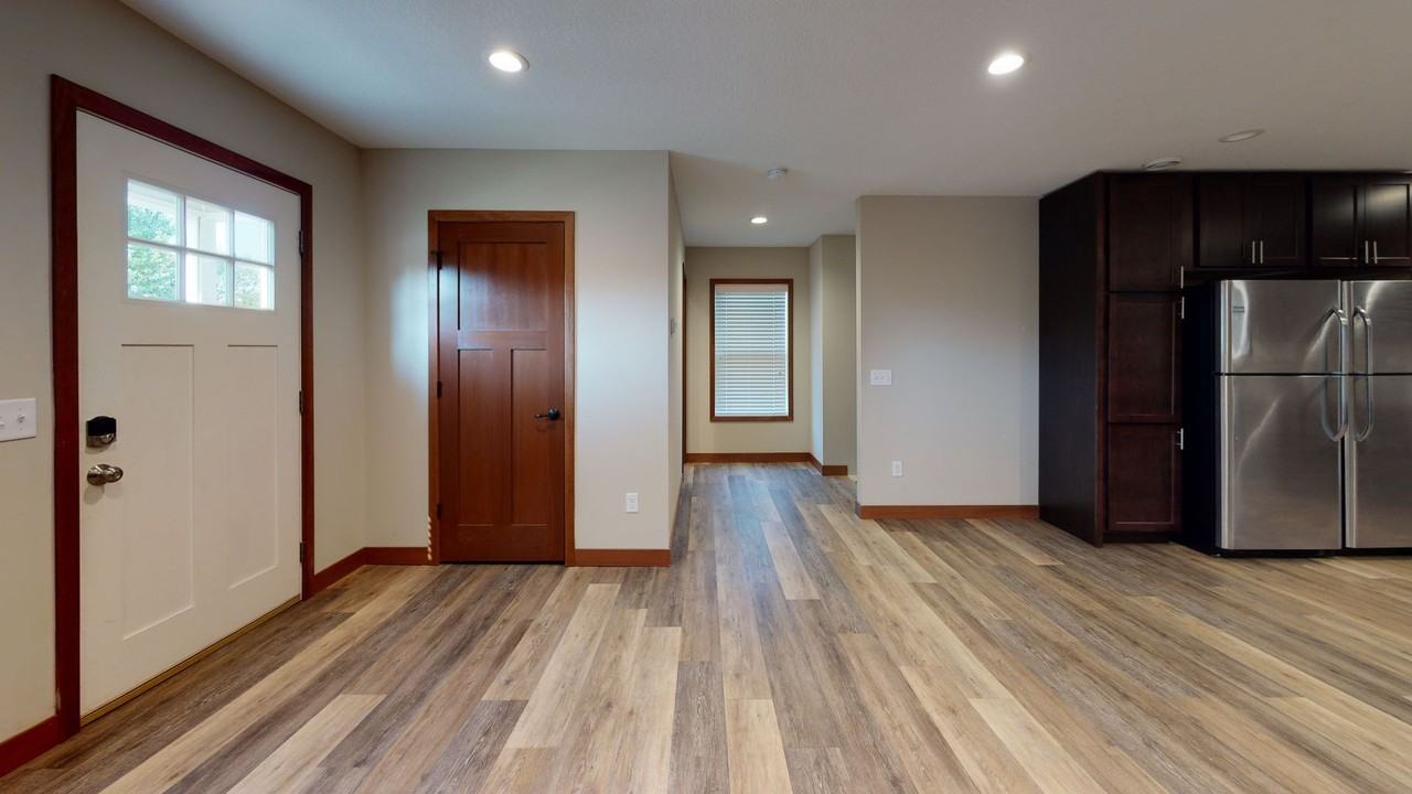 1509 Rollins Ave Se - Photo 4 of 11