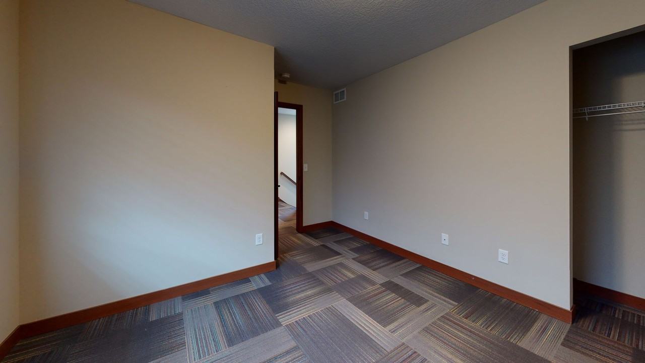 1509 Rollins Ave Se - Photo 6 of 11