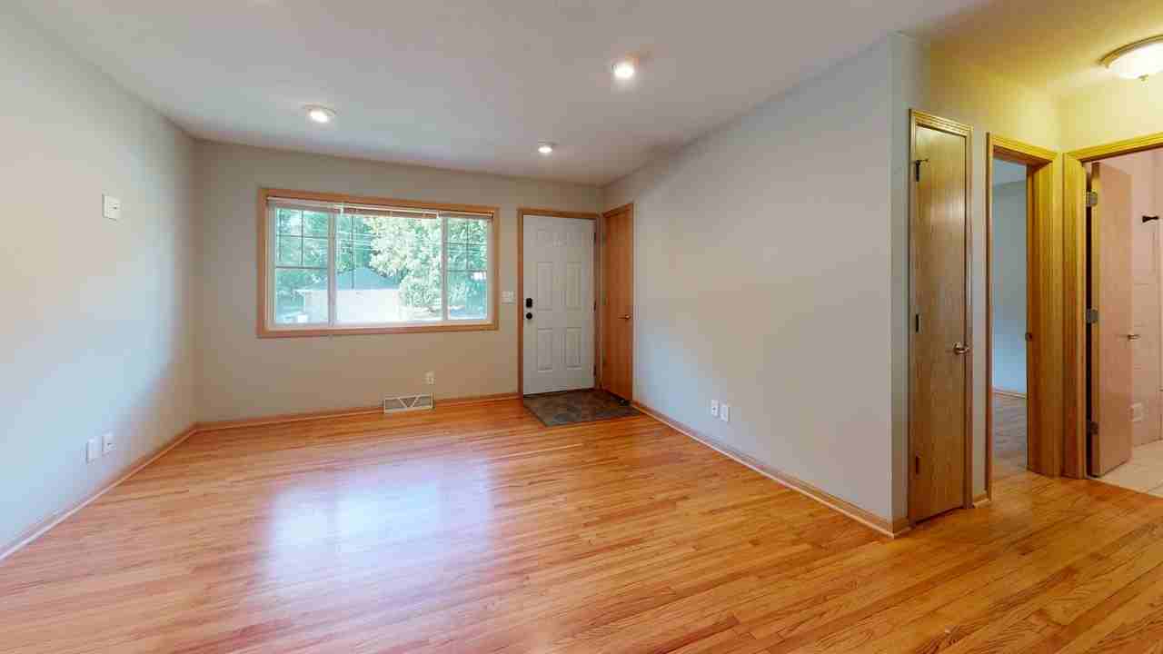 2310 Como Ave Se - Photo 2 of 11