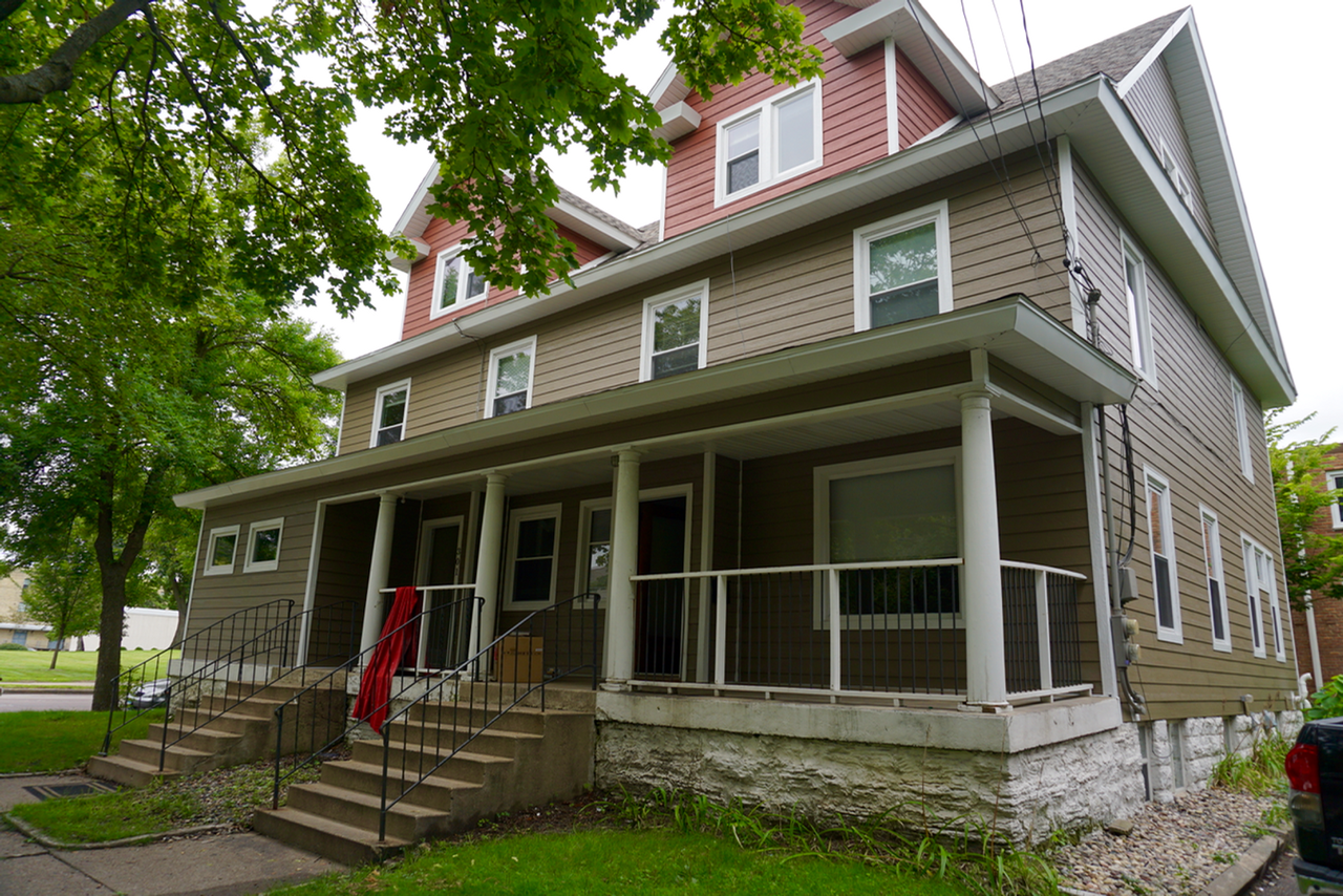 301 5th Ave Se - Photo 4 of 12