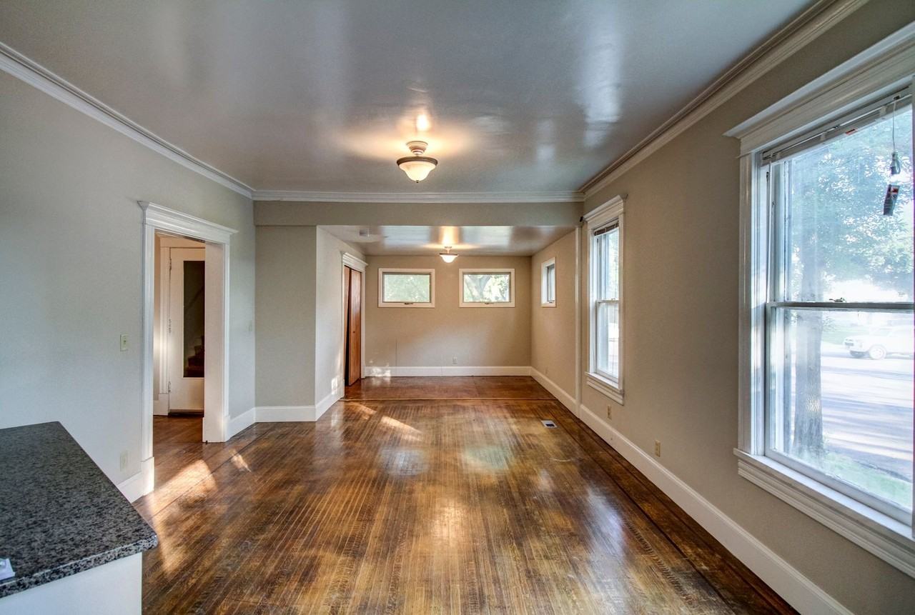 301 5th Ave Se - Photo 6 of 12