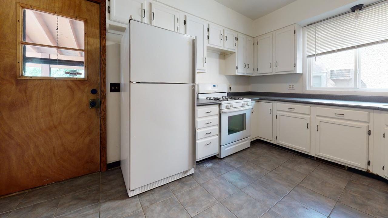 408-410 8th St SE - Photo 2 of 14