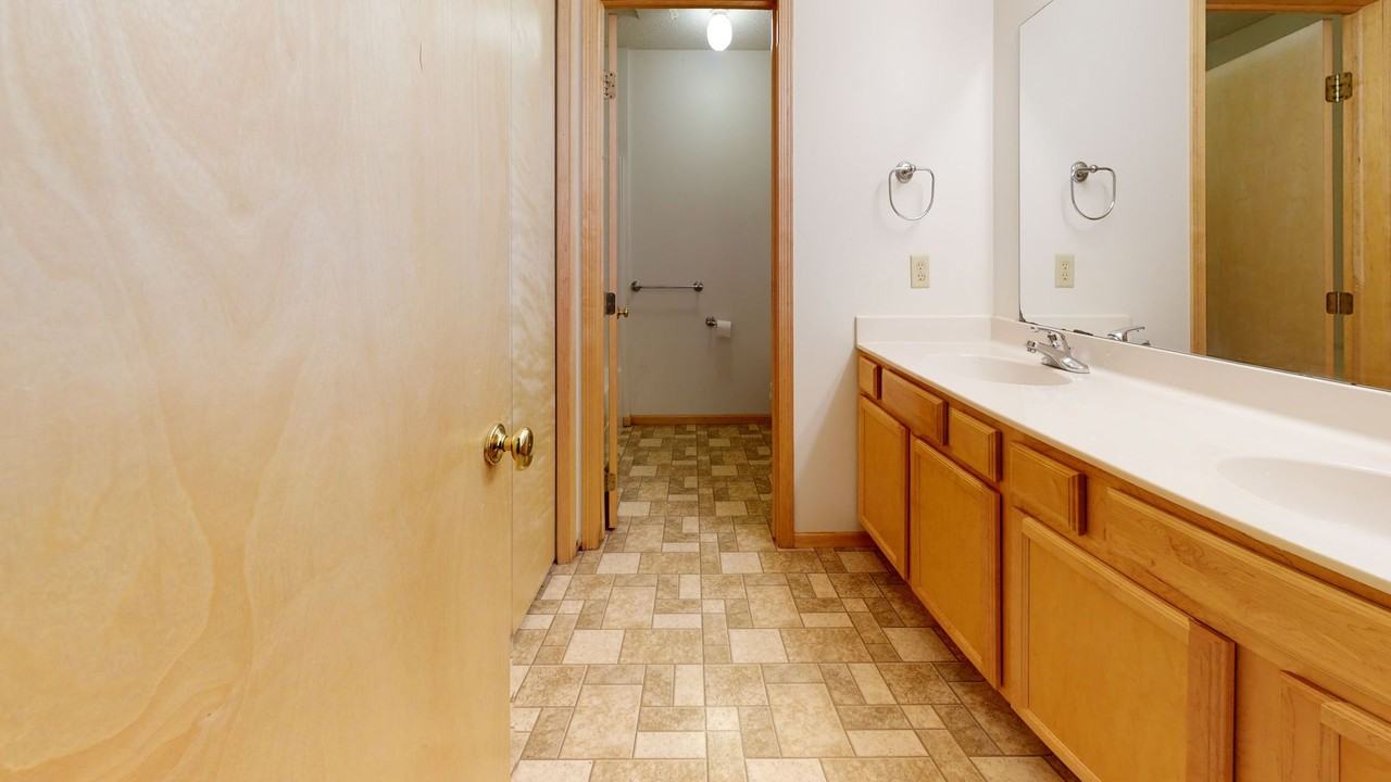 412 4th St SE - Photo 5 of 9