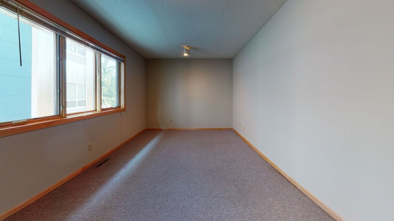 412 4th St SE - Photo 7 of 9