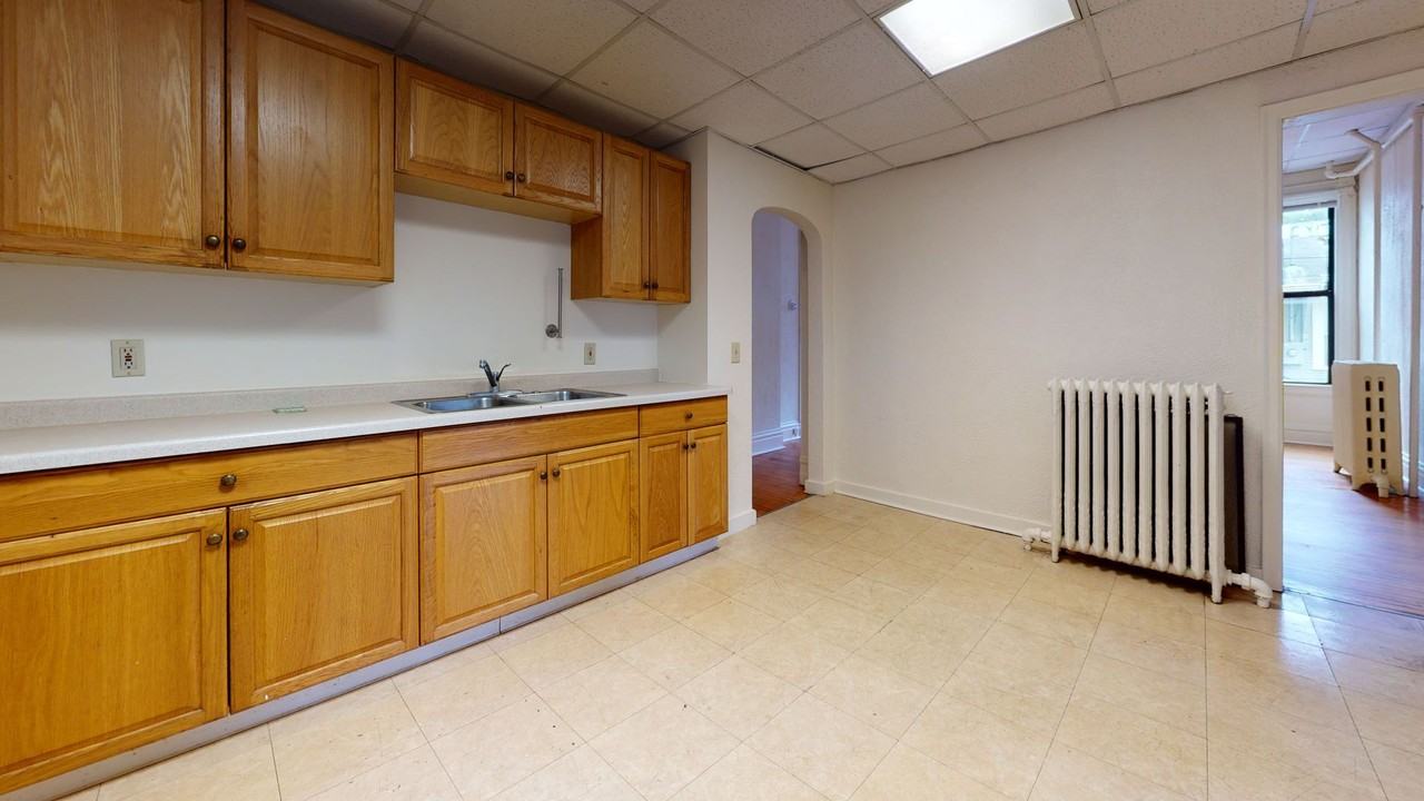 1120 4th St Se - Photo 5 of 10