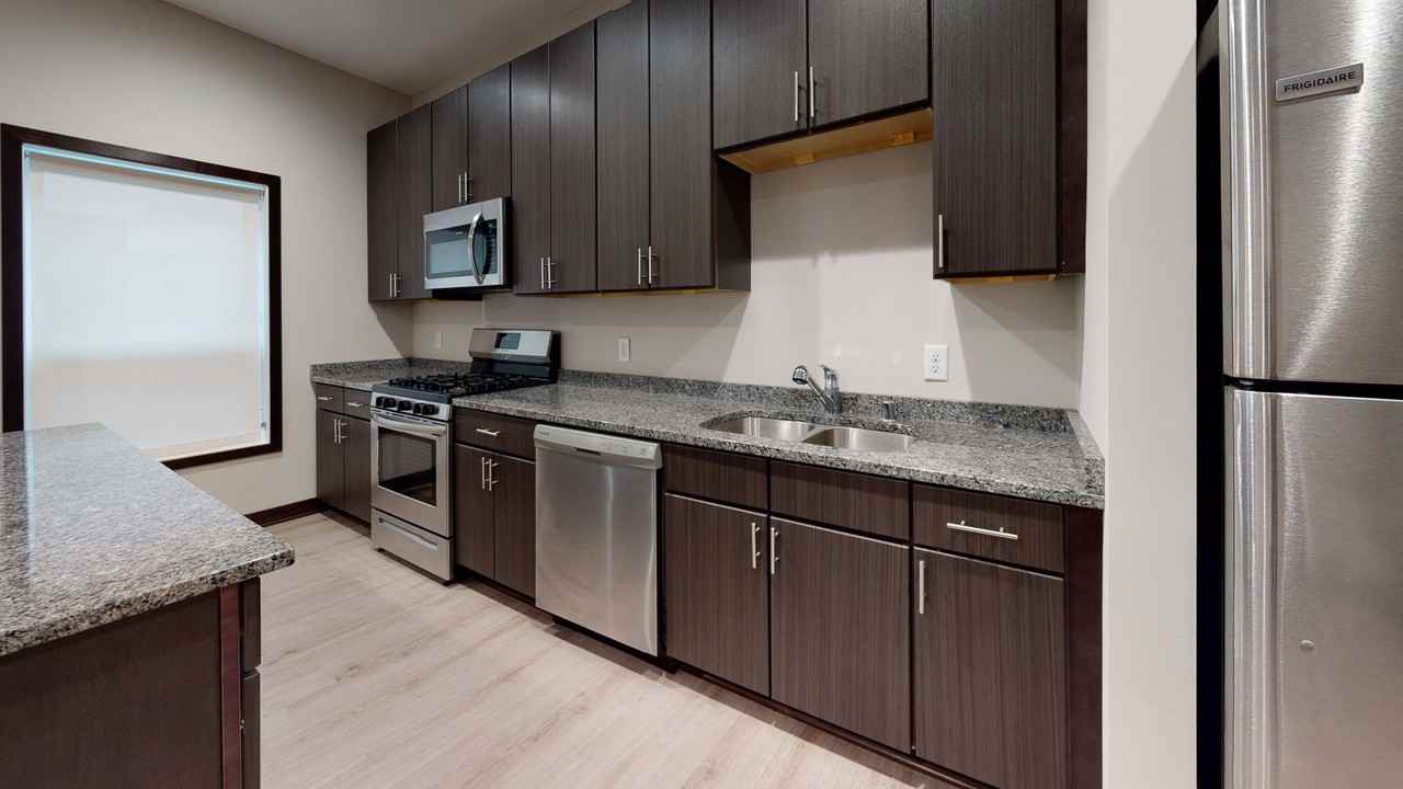 505 8th St SE - Photo 4 of 16