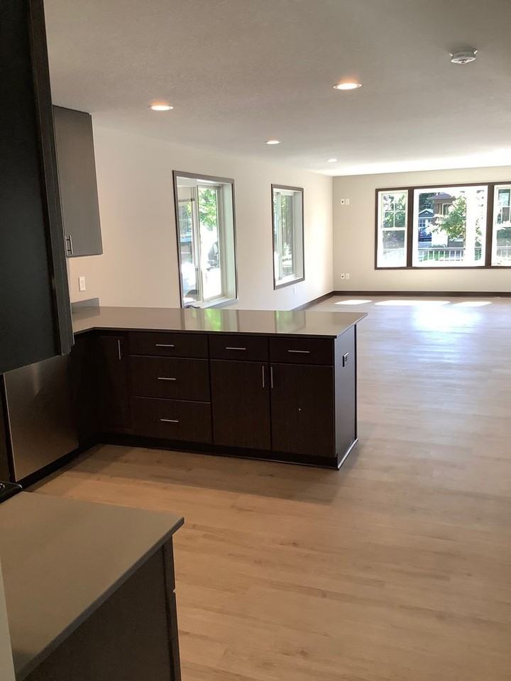 1027 13th Ave SE - Photo 2 of 20