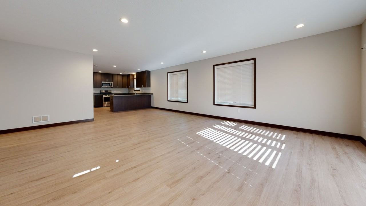 1027 13th Ave SE - Photo 4 of 20