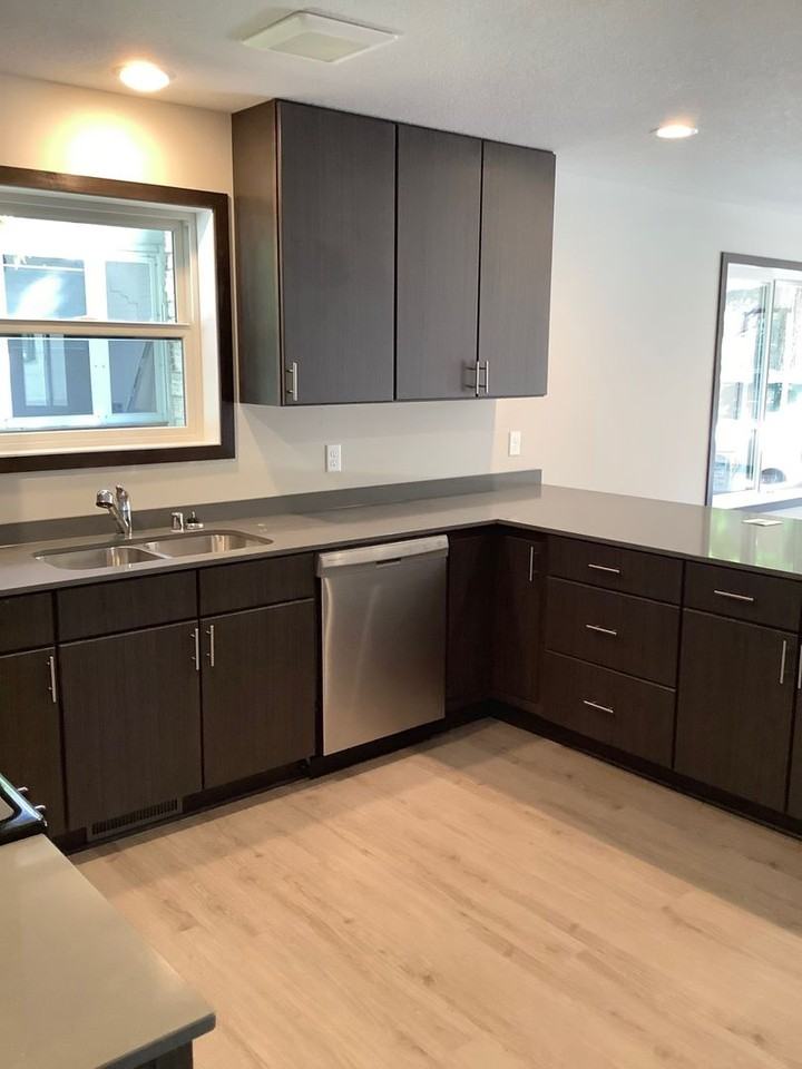 1027 13th Ave SE - Photo 5 of 20