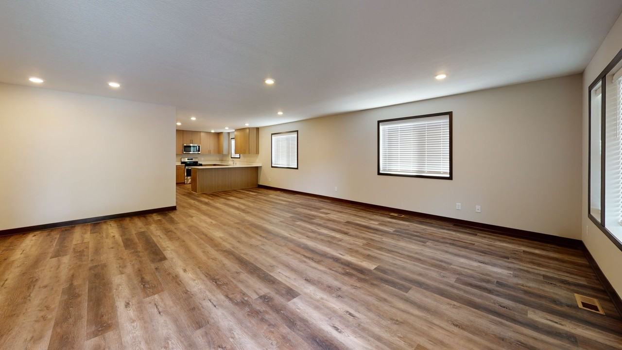 1014 16th Ave SE Duplex - Photo 2 of 14