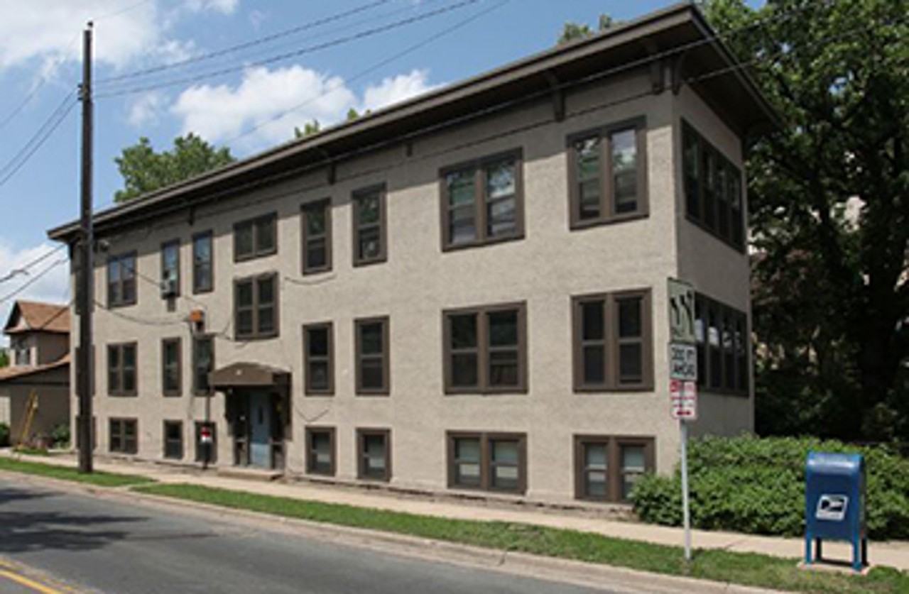 1319 Franklin Ave SE - Photo 6 of 11