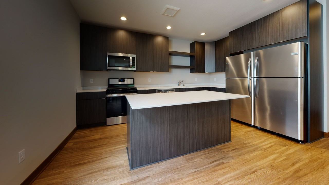 1107 7th St. SE - Photo 2 of 20
