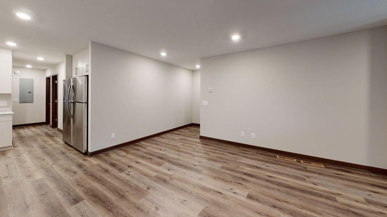 1048 23rd Ave SE Duplex - Photo 4 of 21