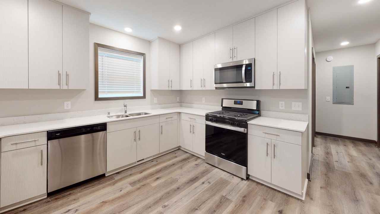 1048 23rd Ave SE Duplex - Photo 5 of 21