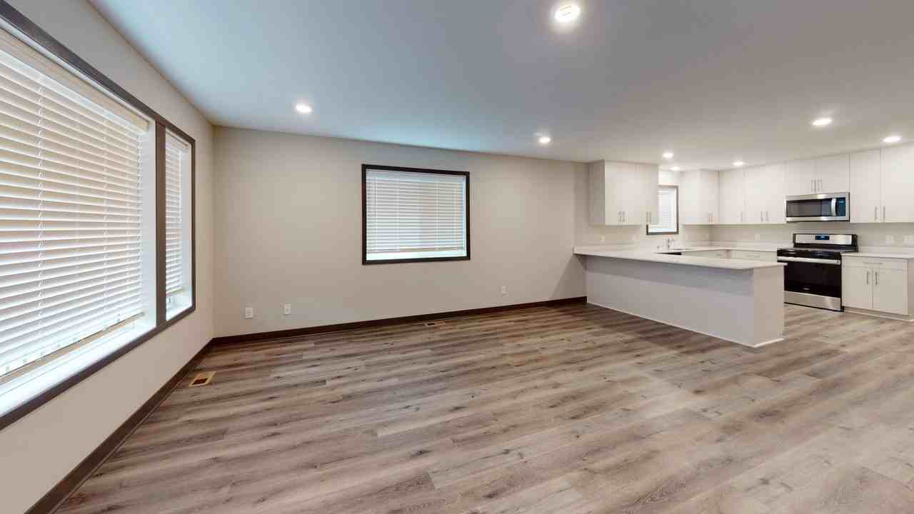1048 23rd Ave SE Duplex - Photo 7 of 21