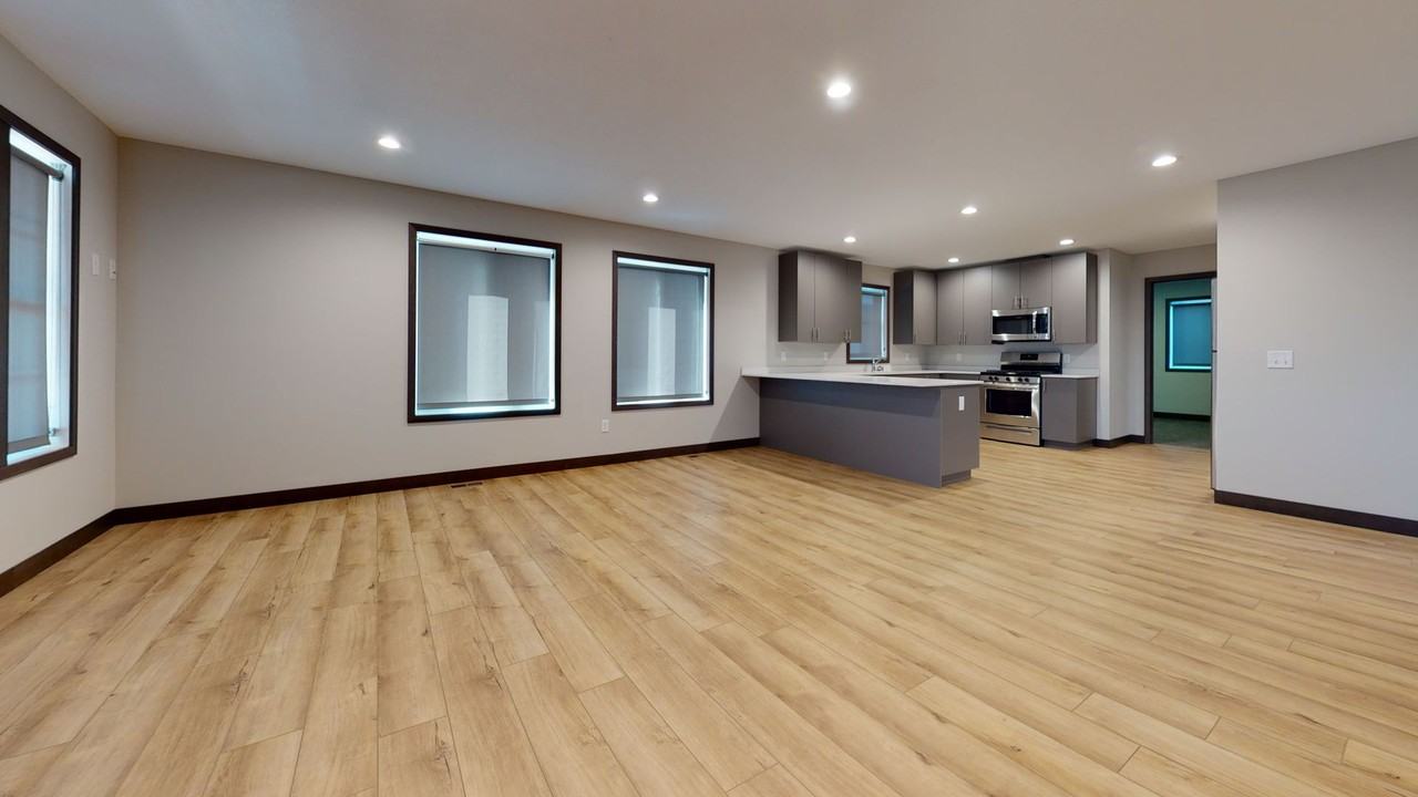 607 12th Ave SE - Photo 2 of 20