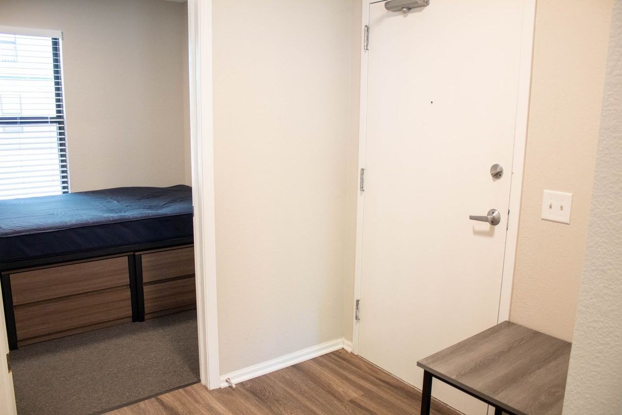 408 E Healey - Photo 4 of 50