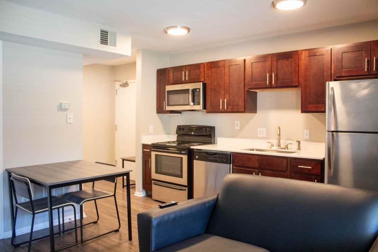 408 E Healey - Photo 6 of 50