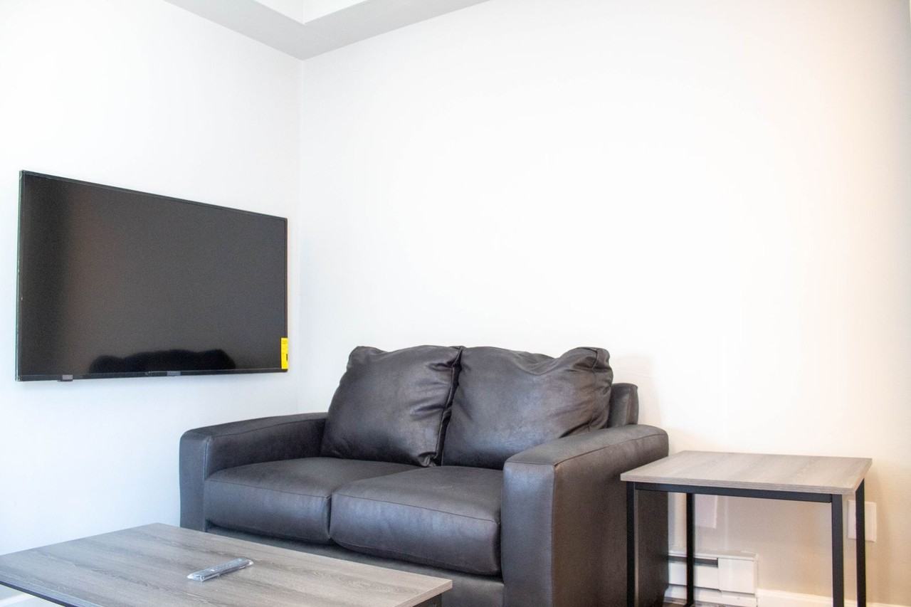 103 E Chalmers - Photo 4 of 50