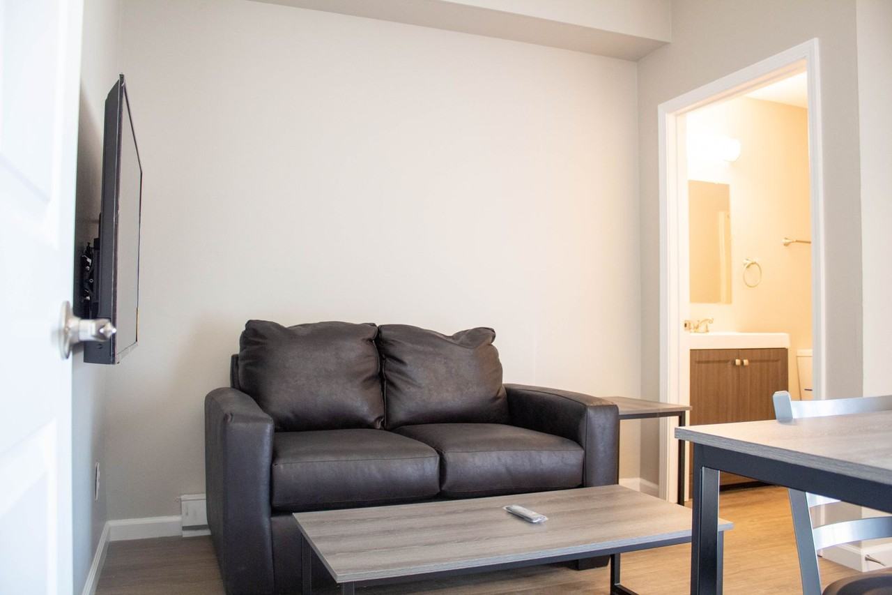 103 E Chalmers - Photo 6 of 50
