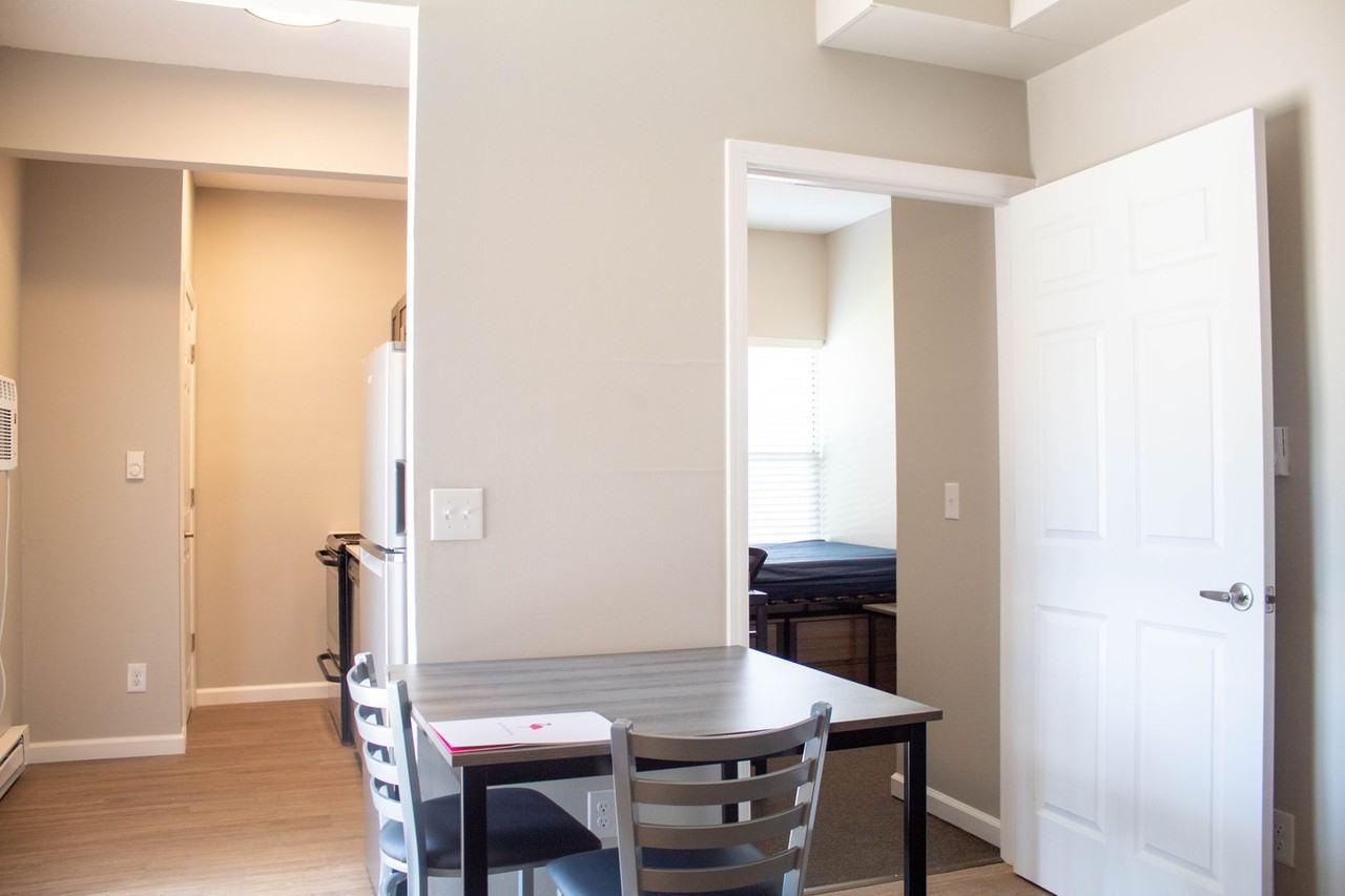 103 E Chalmers - Photo 7 of 50