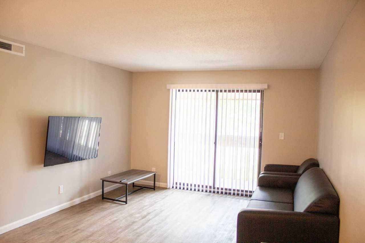 402 S Fifth - Photo 4 of 29