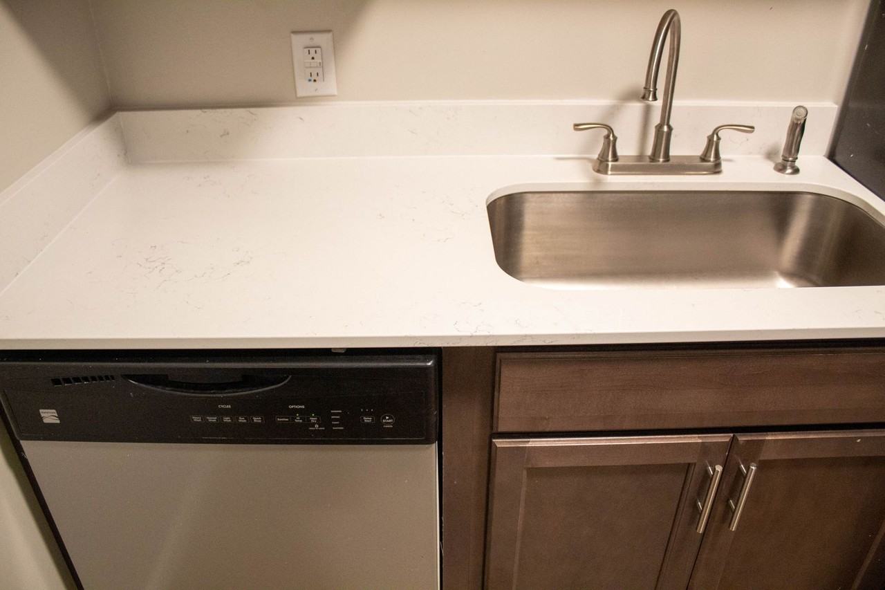 402 S Fifth - Photo 7 of 28