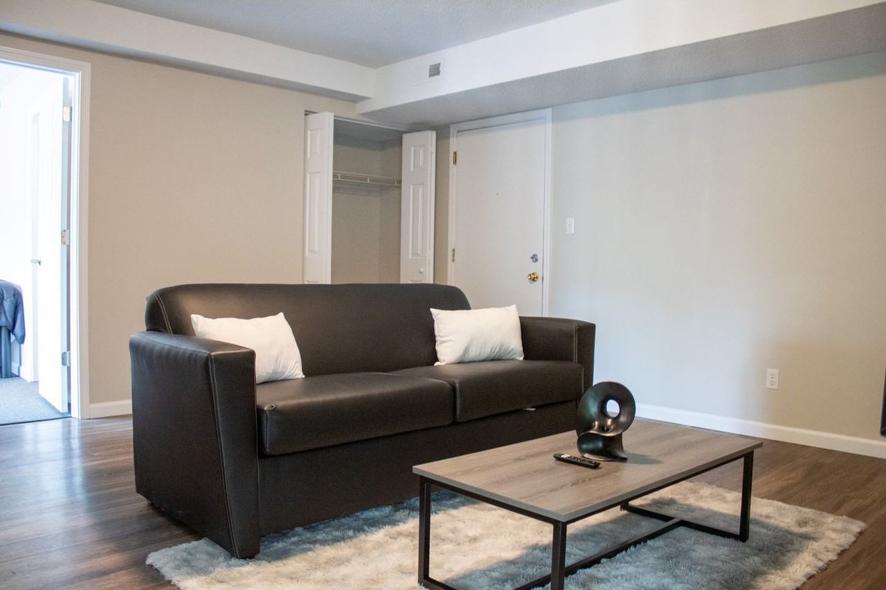 402 N Gregory - Photo 4 of 34