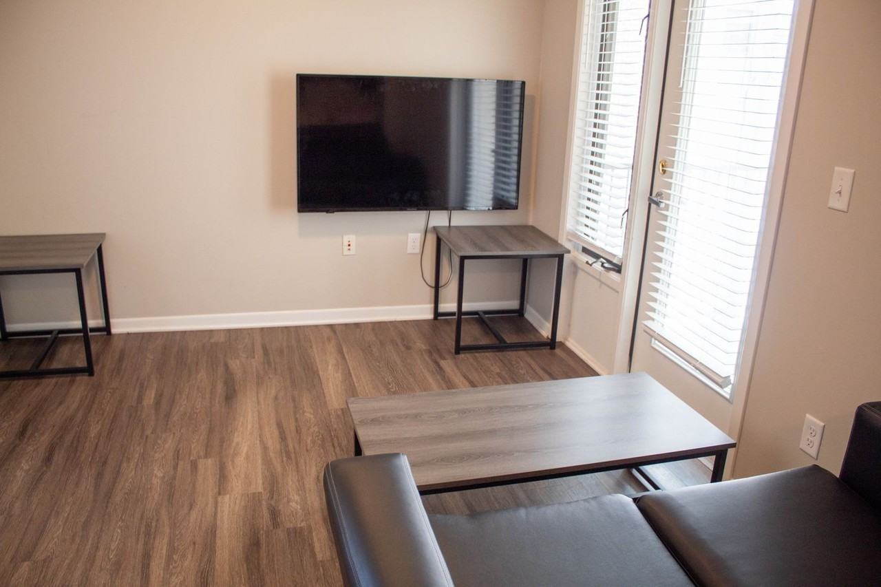 408 E Springfield - Photo 5 of 40