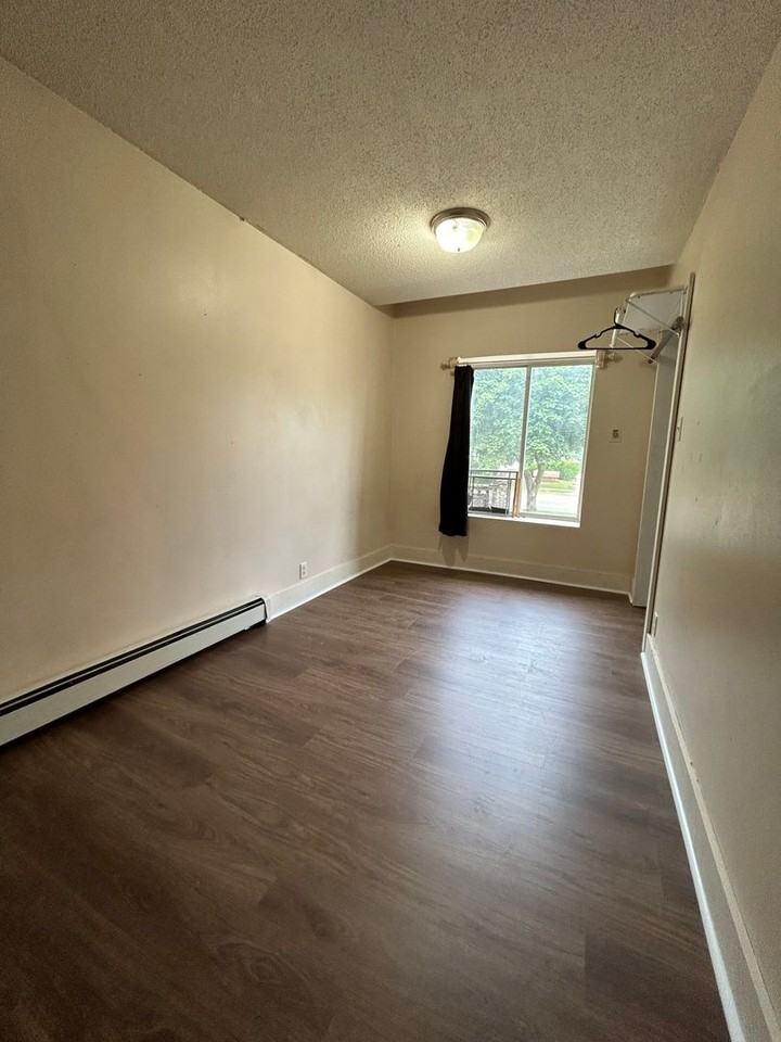409 West Ave S - Photo 4 of 7