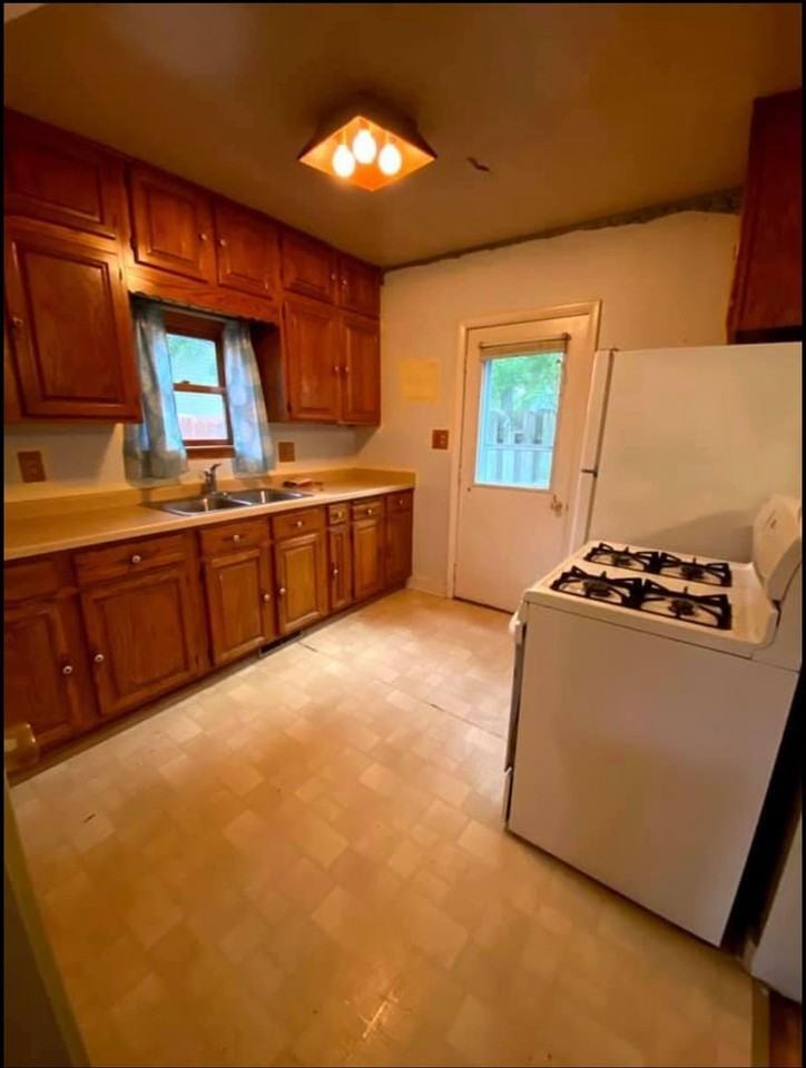 1527 Ferry St - Photo 3 of 9