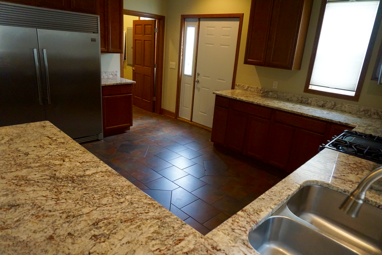 1020 14th Ave Se - Photo 4 of 10