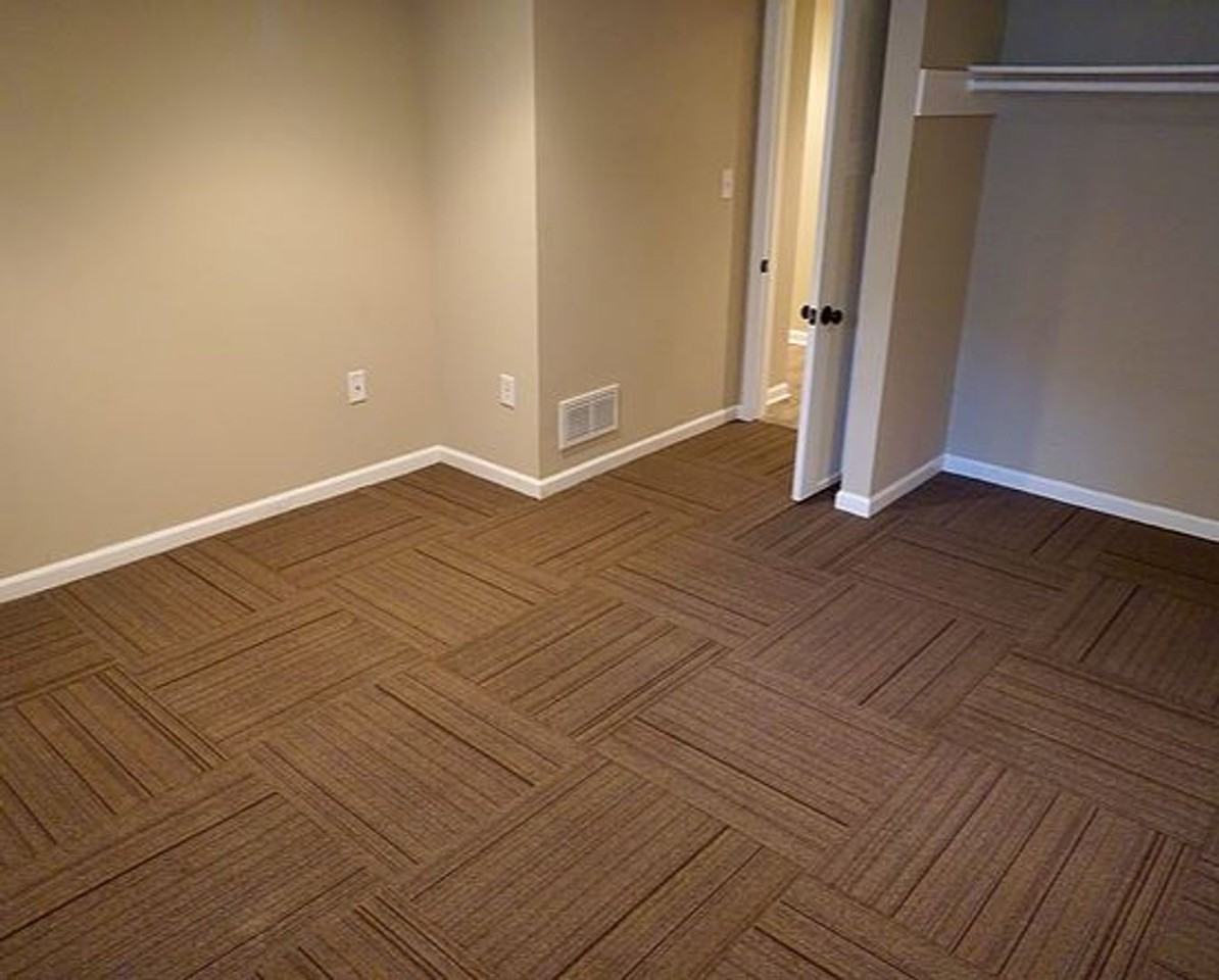 1025 15th Ave Se - Photo 4 of 11