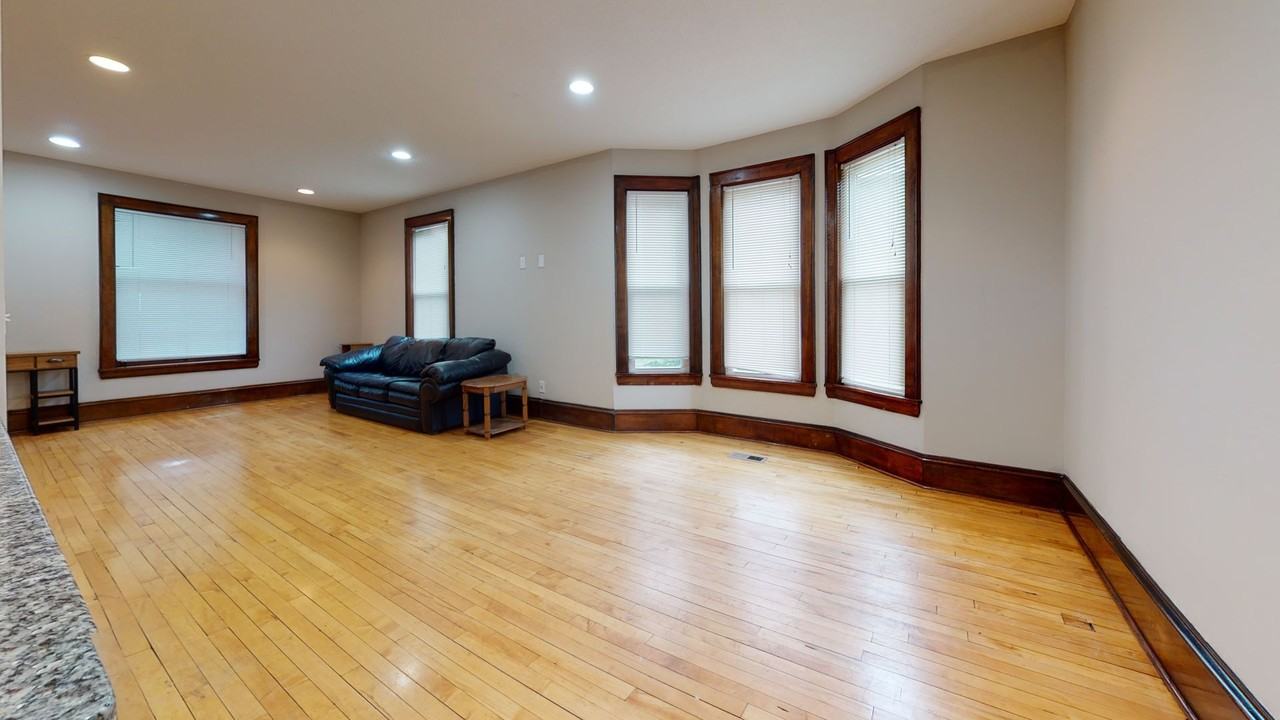 1025 15th Ave Se - Photo 7 of 11