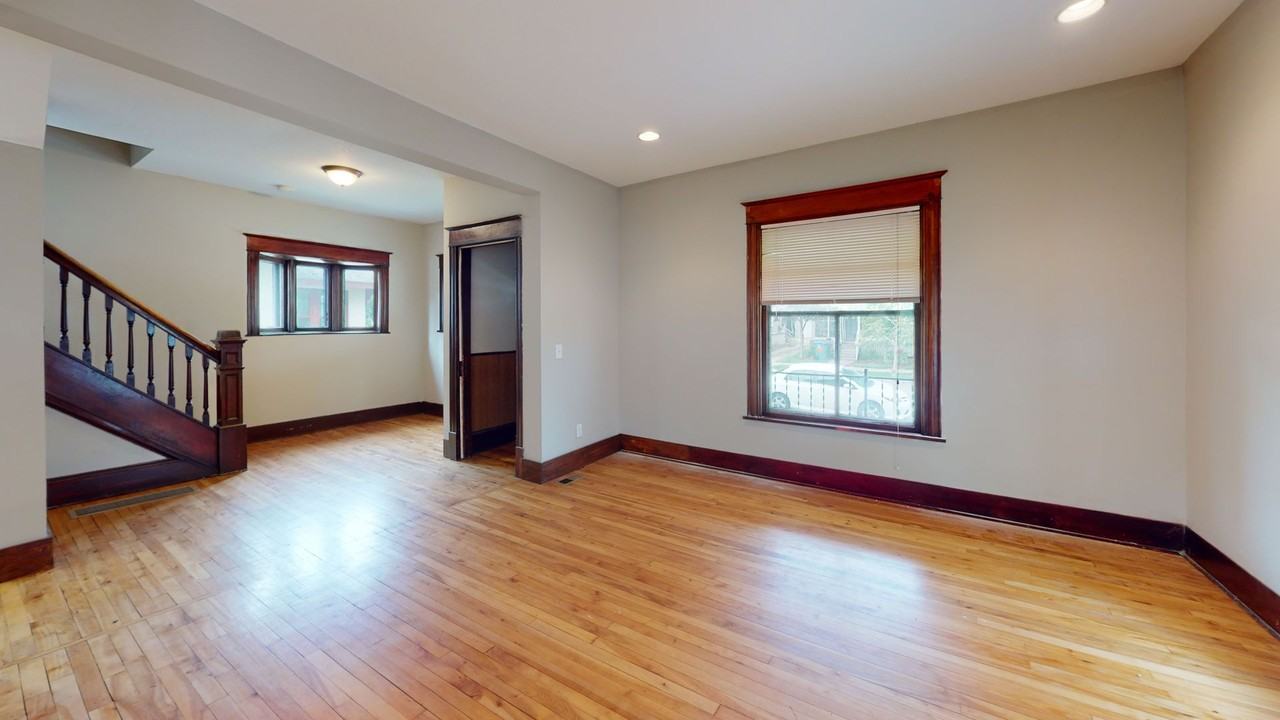 1087 15th Ave Se - Photo 2 of 10