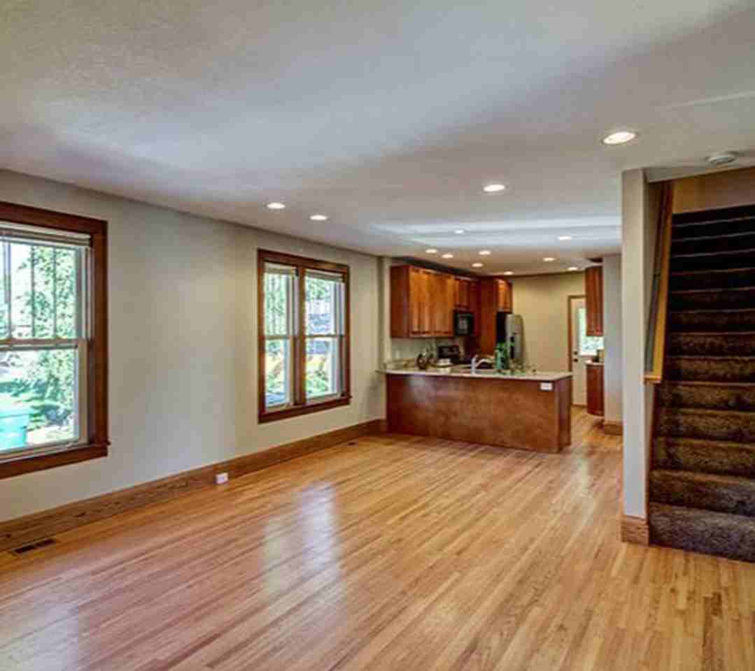 1607 Como Ave Se - Photo 2 of 6
