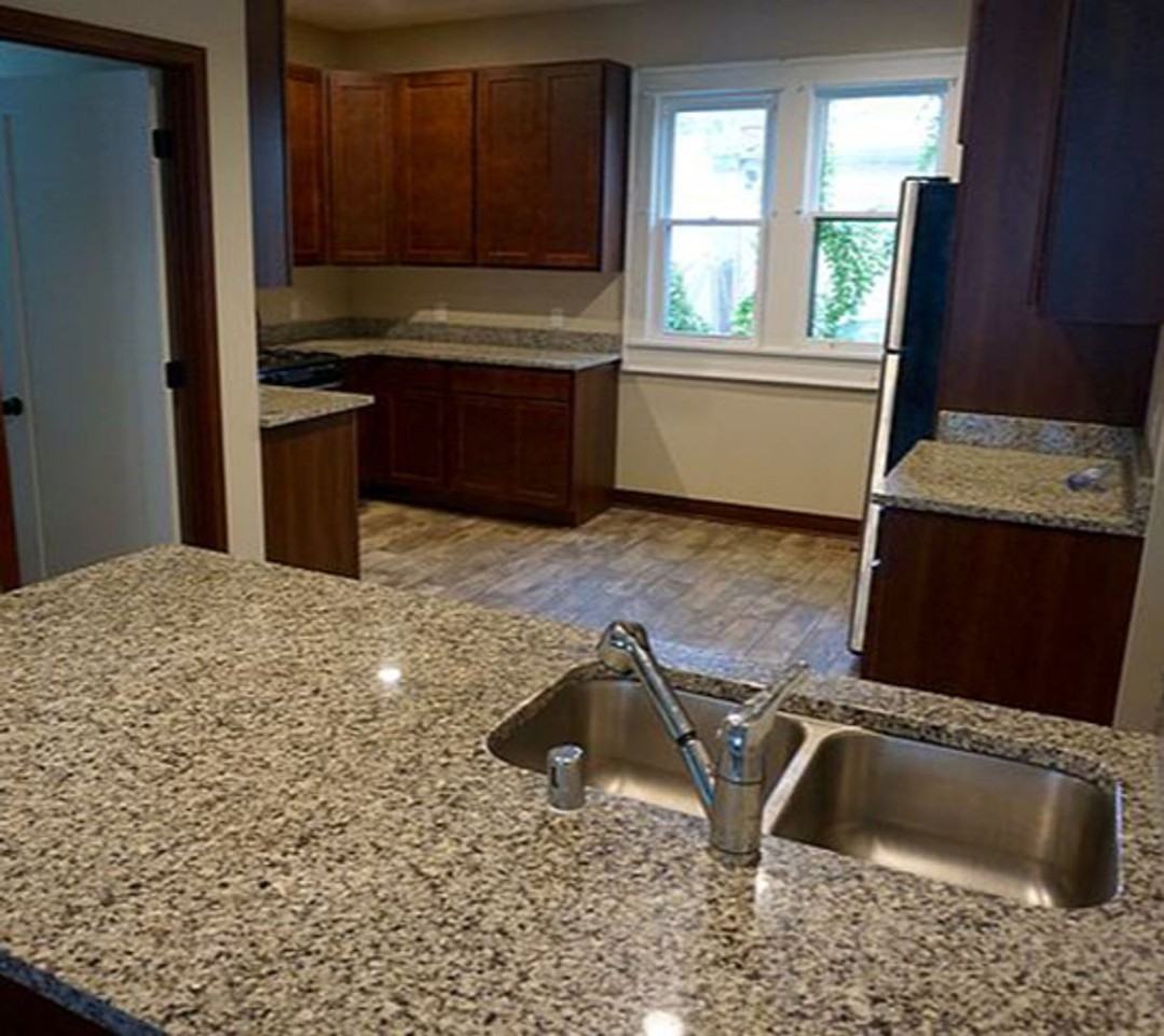 307 5th Ave Se - Photo 5 of 15