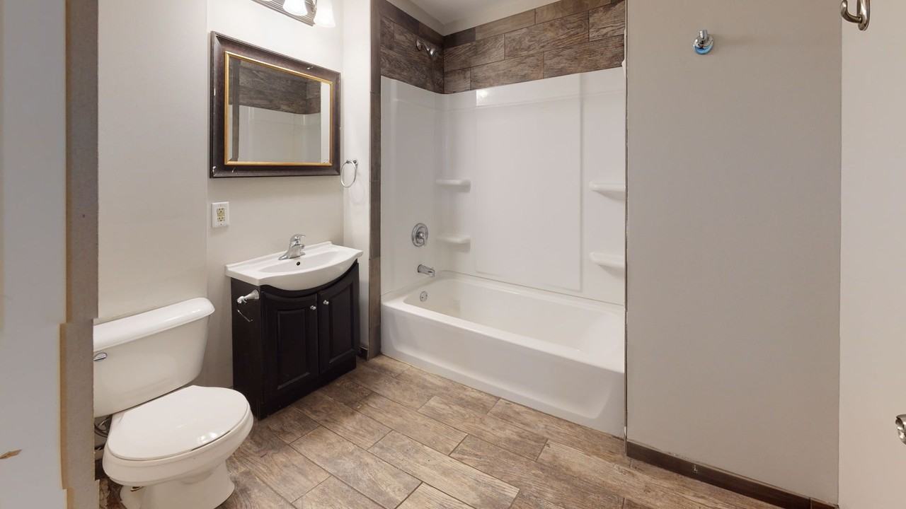 311 5th Ave Se - Photo 5 of 9