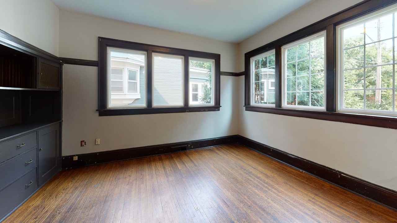 311 5th Ave Se - Photo 7 of 9