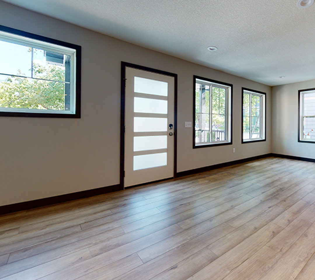 605 12th Ave Se - Photo 4 of 8